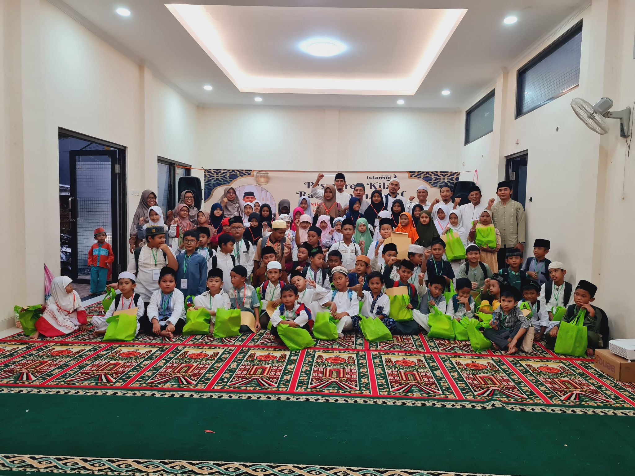 Foto Bersama Pesantern Kilat 1445H